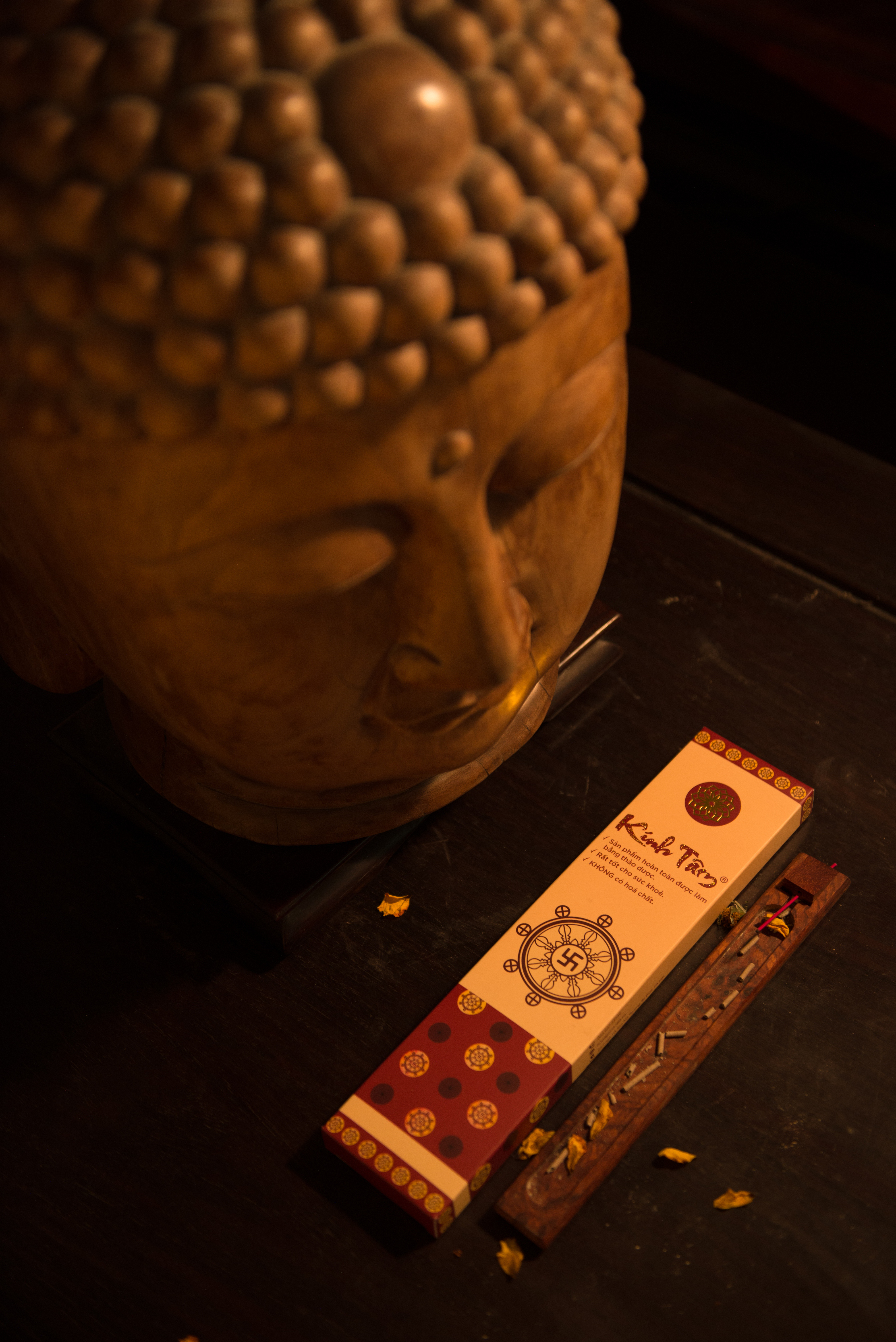 Hương nhang Thảo dược sạch Tự nhiên - Hương Trầm - Kính Tâm vỏ Giấy cao cấp 50 que